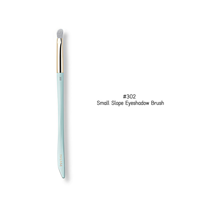 #302 Small Slope Eyeshadow Brush